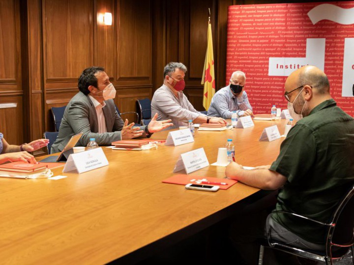 El alcalde presenta al director del Instituto Cervantes la candidatura de Cádiz como sede del X Congreso de la Lengua